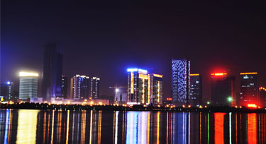 LED戶外亮化燈具廠家在設計戶外照明時的注意事項