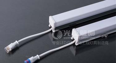 別再撞臉了，光臣LED護欄管廠家給你支支招!