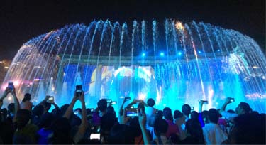 不只LED護(hù)欄管，DMX512控制技術(shù)已經(jīng)遍及到燈光秀