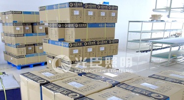 終于趕完貨了，下雪也擋不住我們光臣照明的返鄉(xiāng)計(jì)劃!