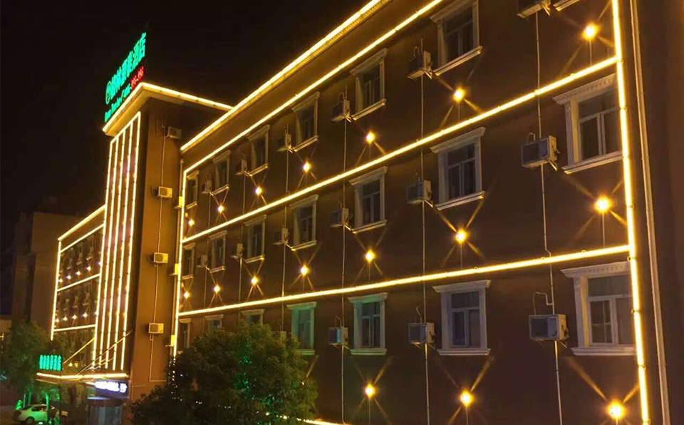 【上?！扛窳趾捞┚€條燈亮化工程