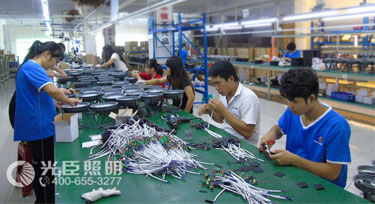 【節(jié)前沖刺】完成這一批大功率投光燈就可以放假啦!