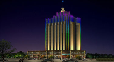 商業(yè)廣場(chǎng)亮化 光臣線條方案做得好客戶(hù)舉手稱(chēng)贊！