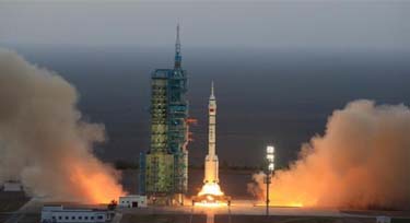 光臣照明祝賀神州十一號(hào)載人飛船順利升空!