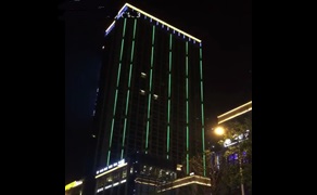 四川客戶鐘愛(ài)這款護(hù)欄管，DMX512全彩LED護(hù)欄管樓體亮化順利亮燈