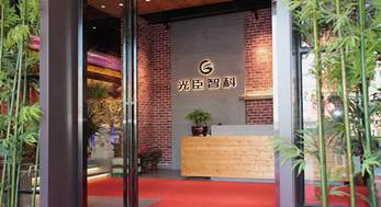 客戶(hù)指定光臣LED全彩線條燈，原因很簡(jiǎn)單