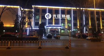 天津市政大樓亮化，采用光臣白光LED線條燈效果滿(mǎn)意